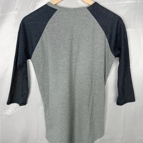 Lularoe XS Gray Raglan Top 3/4 Sleeve Soft Stretch Casual Classic Tee - Picture 6 of 9